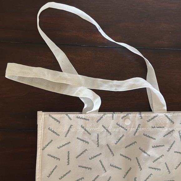 lululemon Reusable Logo Bag Tote - Holiday Limited Edition - Green/White - Picture 3 of 10
